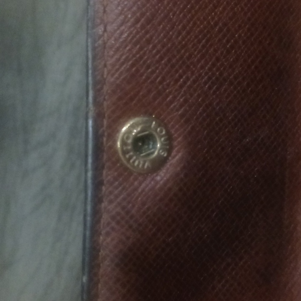 Louis Vuitton Brown and Gold Monogram Key Case - Picture 4 of 14